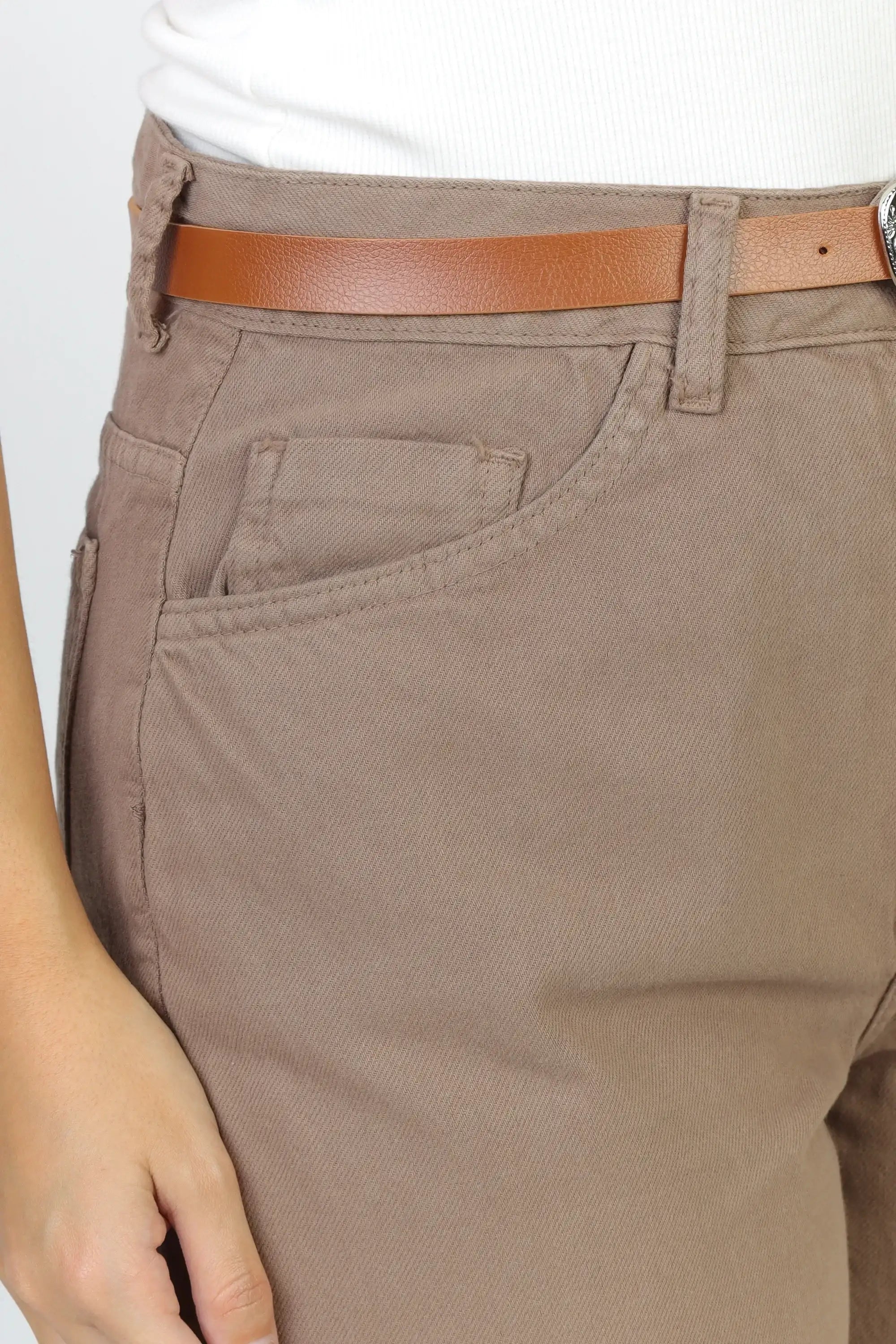 Calça Sarja Mom com Cinto Caqui