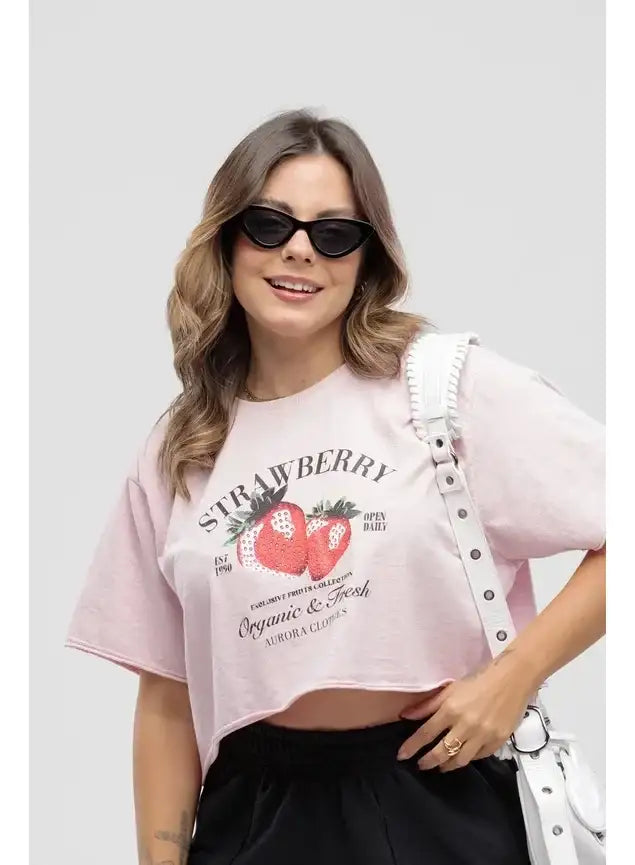 Camiseta Estonada Cropped Strawberry