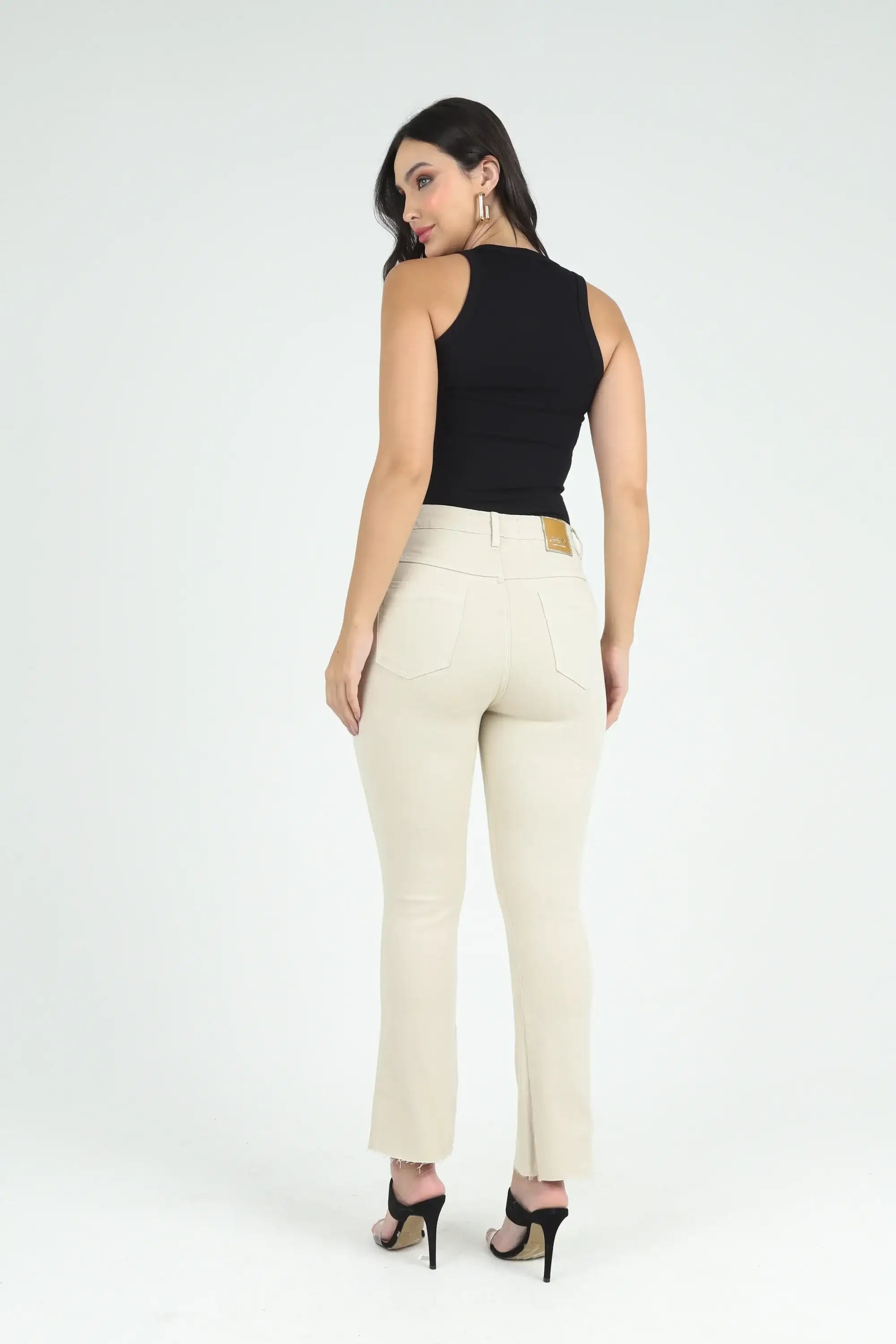Calça Sarja Boot Cut com Barra a Fio Bege
