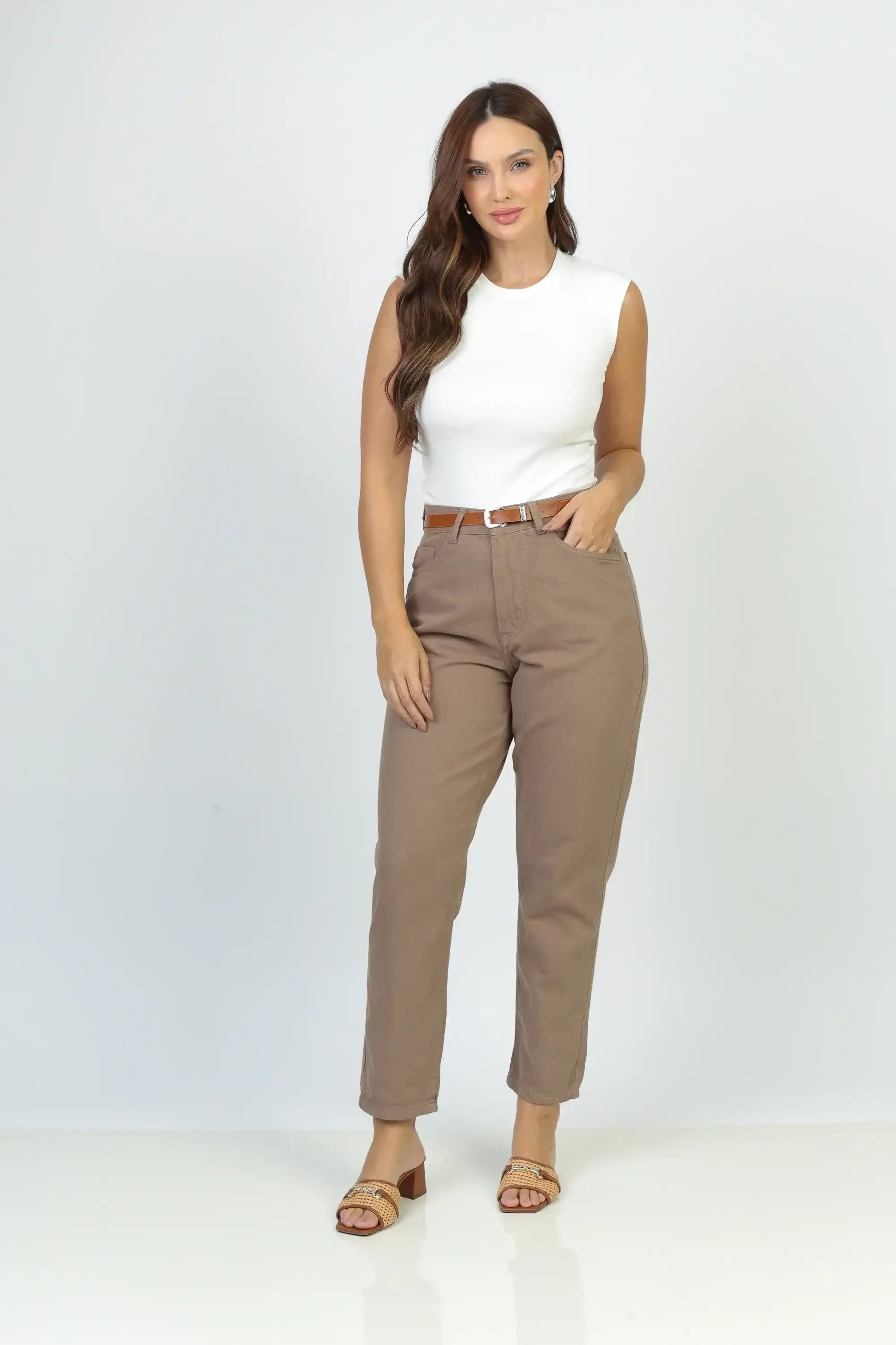 Calça Sarja Mom com Cinto Caqui
