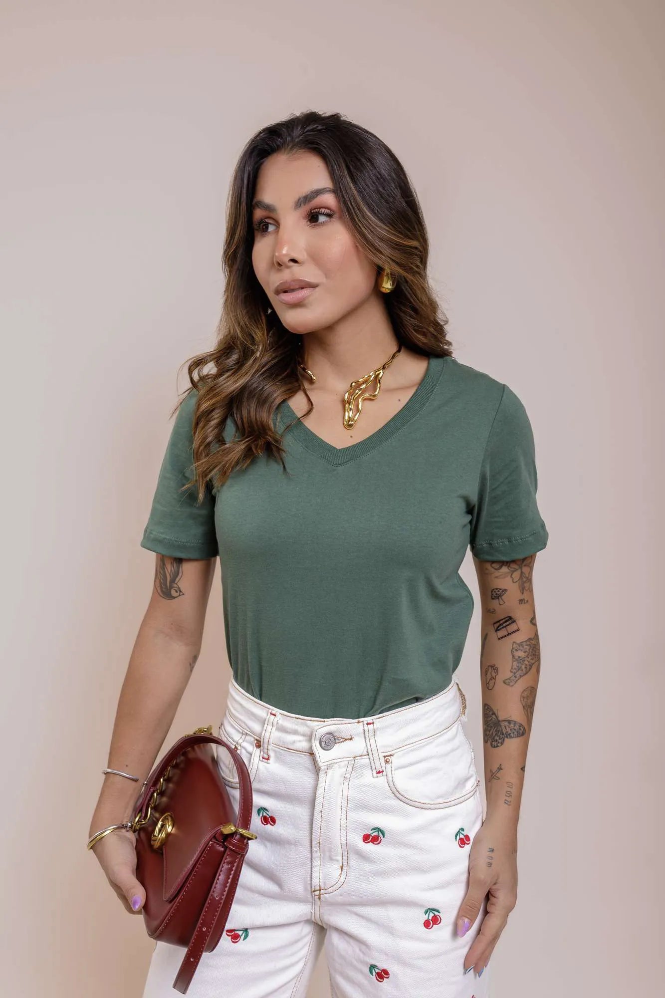 T-Shirt Básica Gola V